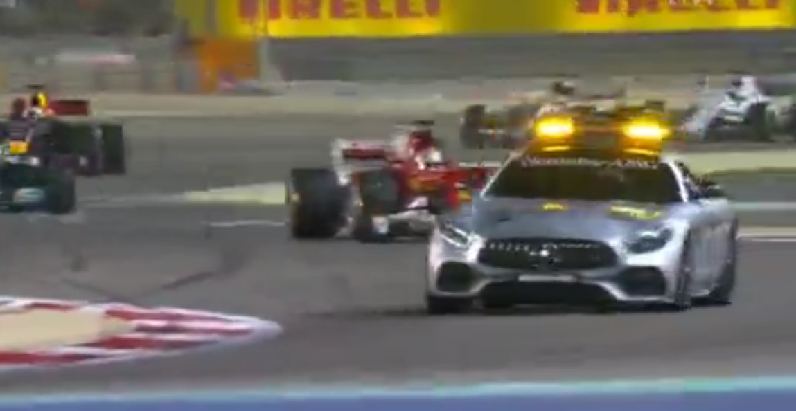 Safety car en action au début du grand prix du Bahrain 2017